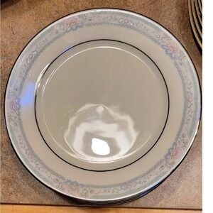 Lenox Charleston Salad lunch Plates Set of 4 Cream Floral Platinum Band Made USA